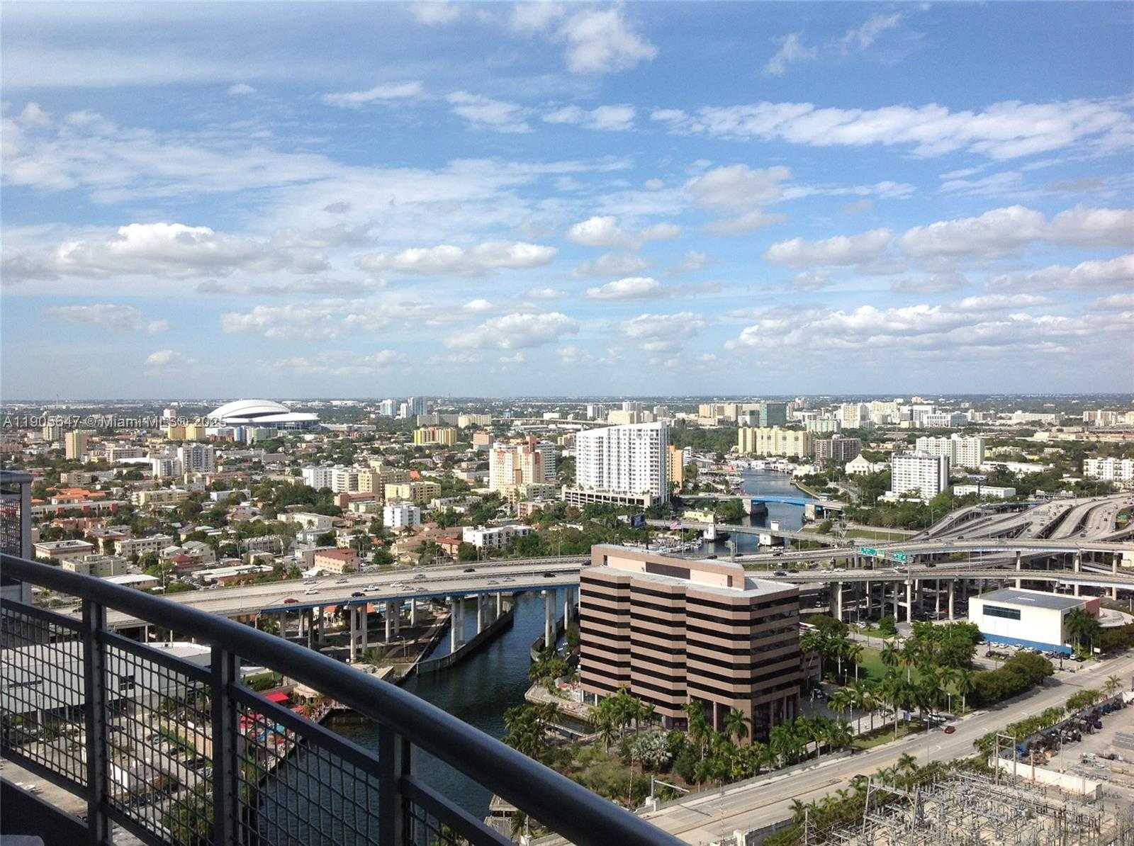 Small Image of 690 SOUTH WEST 1ST CT #PHI-01, Miami Number 15