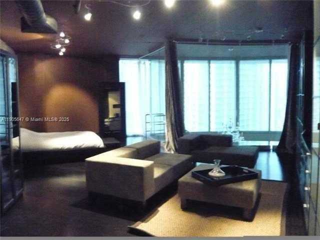 Small Image of 690 SOUTH WEST 1ST CT #PHI-01, Miami Number 22