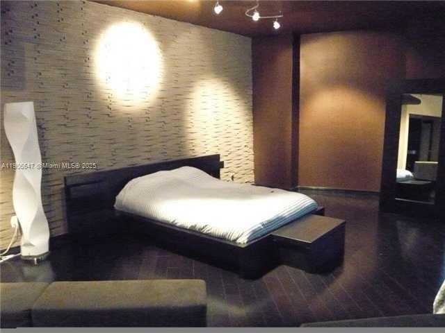 Small Image of 690 SOUTH WEST 1ST CT #PHI-01, Miami Number 23