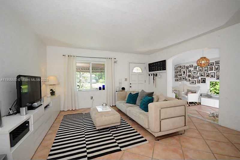 Small Image of 273 NORTH WEST 92ND ST, Miami Shores Number 3