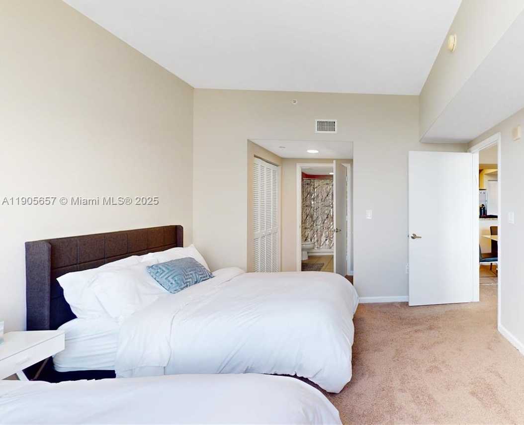 Small Image of 19501 WEST COUNTRY CLUB DR #PH-10, Aventura Number 10