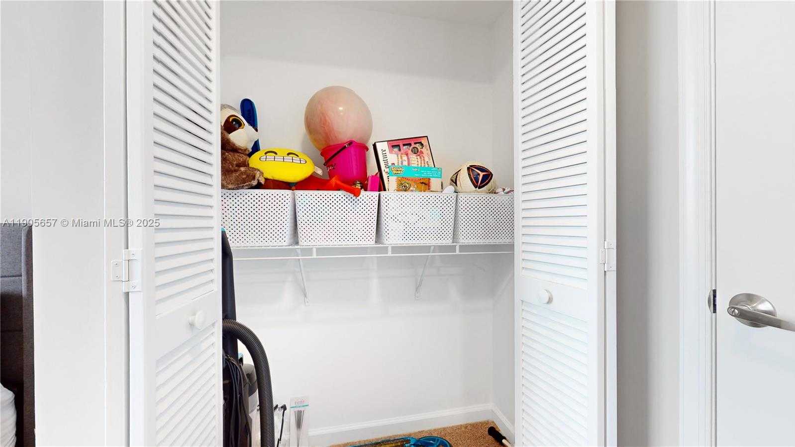 Small Image of 19501 WEST COUNTRY CLUB DR #PH-10, Aventura Number 12