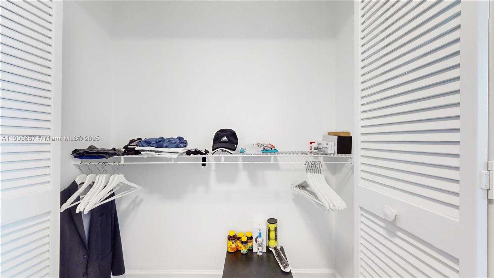 Small Image of 19501 WEST COUNTRY CLUB DR #PH-10, Aventura Number 14