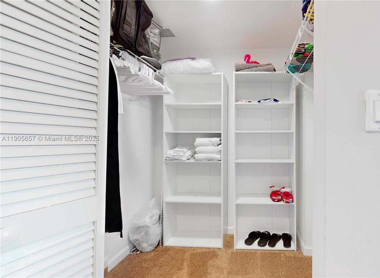 Small Image of 19501 WEST COUNTRY CLUB DR #PH-10, Aventura Number 15