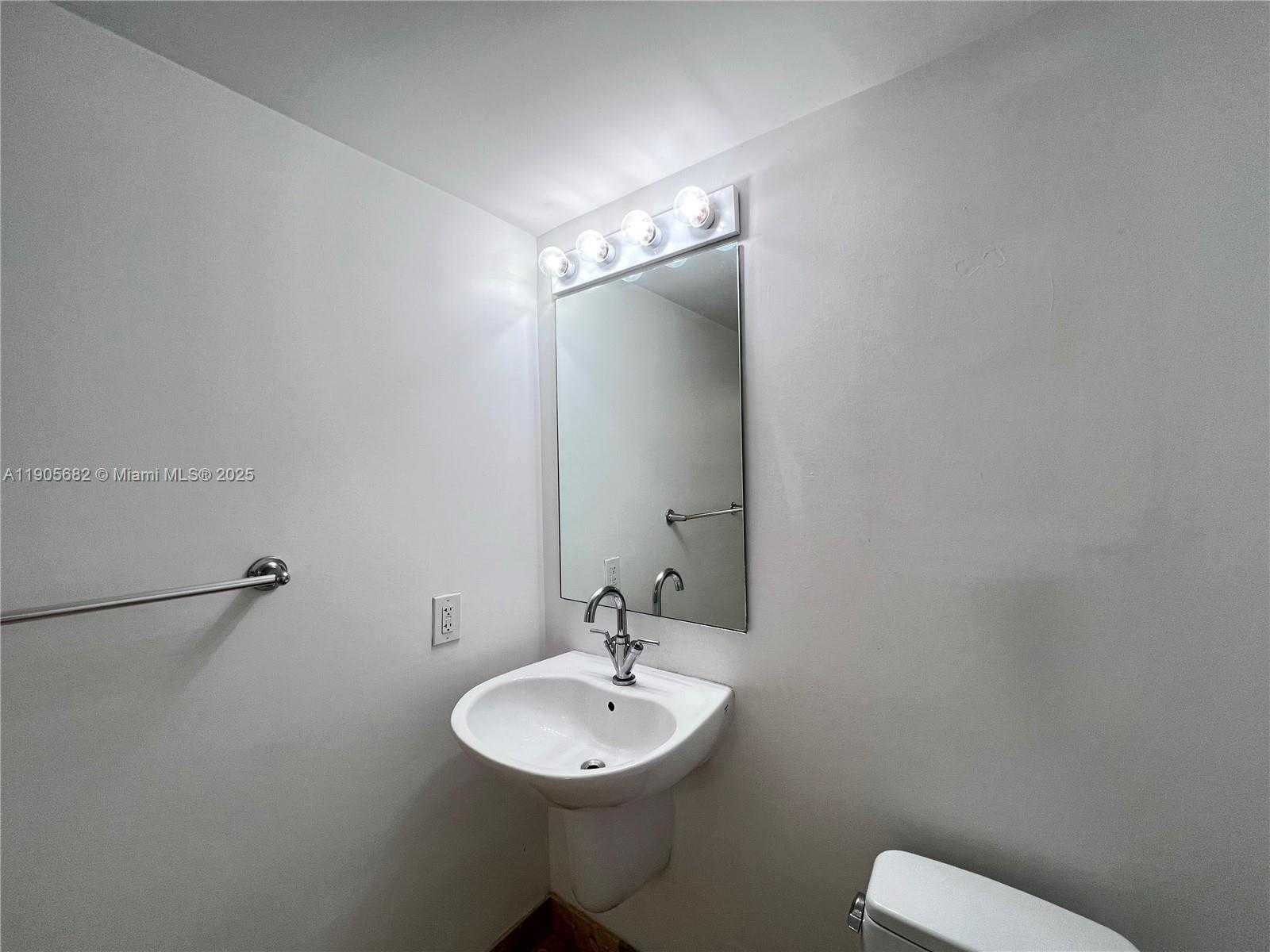 Small Image of 41 SOUTH EAST 5TH ST #2211, Miami Number 9