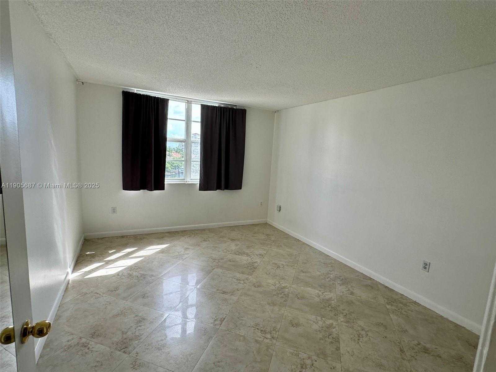 Small Image of 19999 EAST COUNTRY CLUB DR #1604, Aventura Number 15