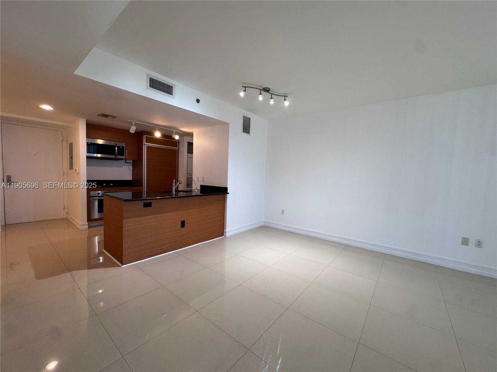 Small Image of 50 BISCAYNE BLVD #2507, Miami Number 9