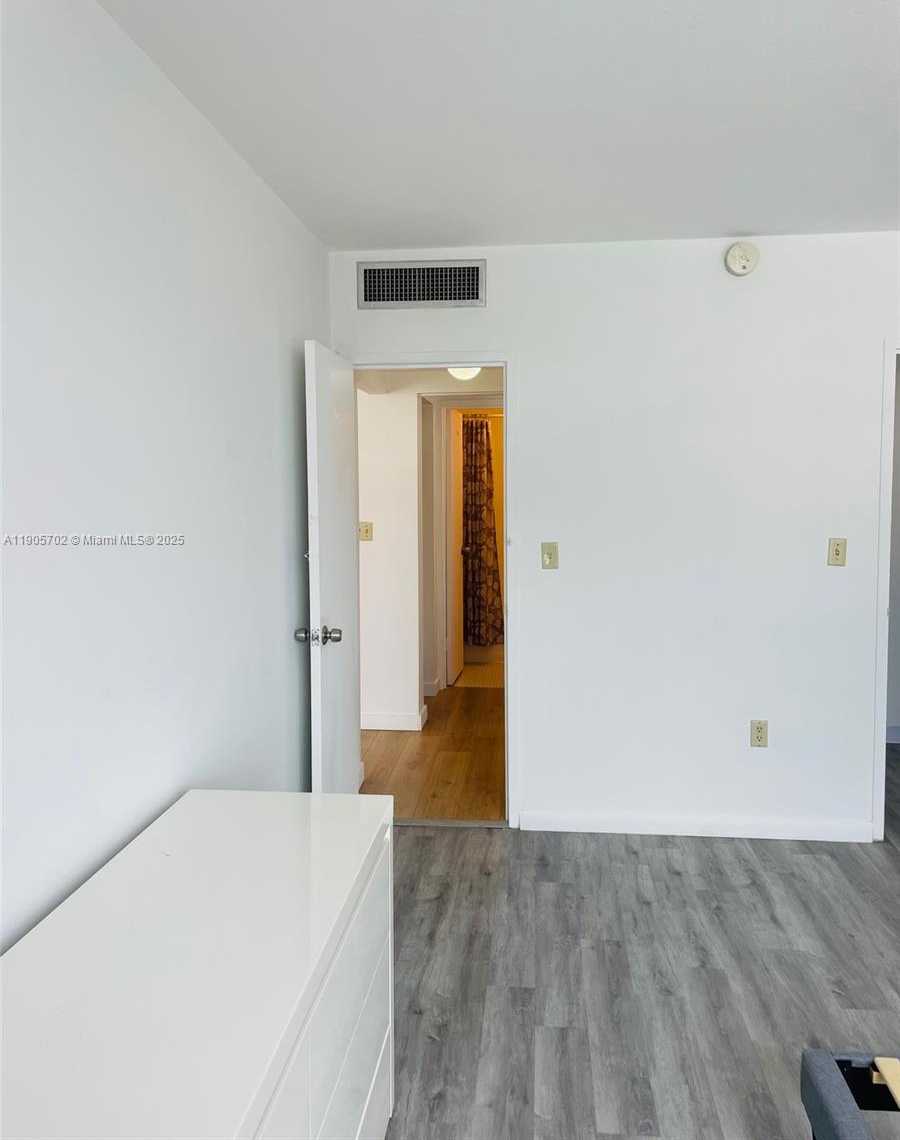 Small Image of 2899 COLLINS AVE #648, Miami Beach Number 15
