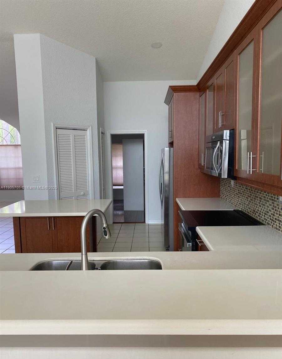 Small Image of 10572 NORTH WEST 51ST TER, Doral Number 11