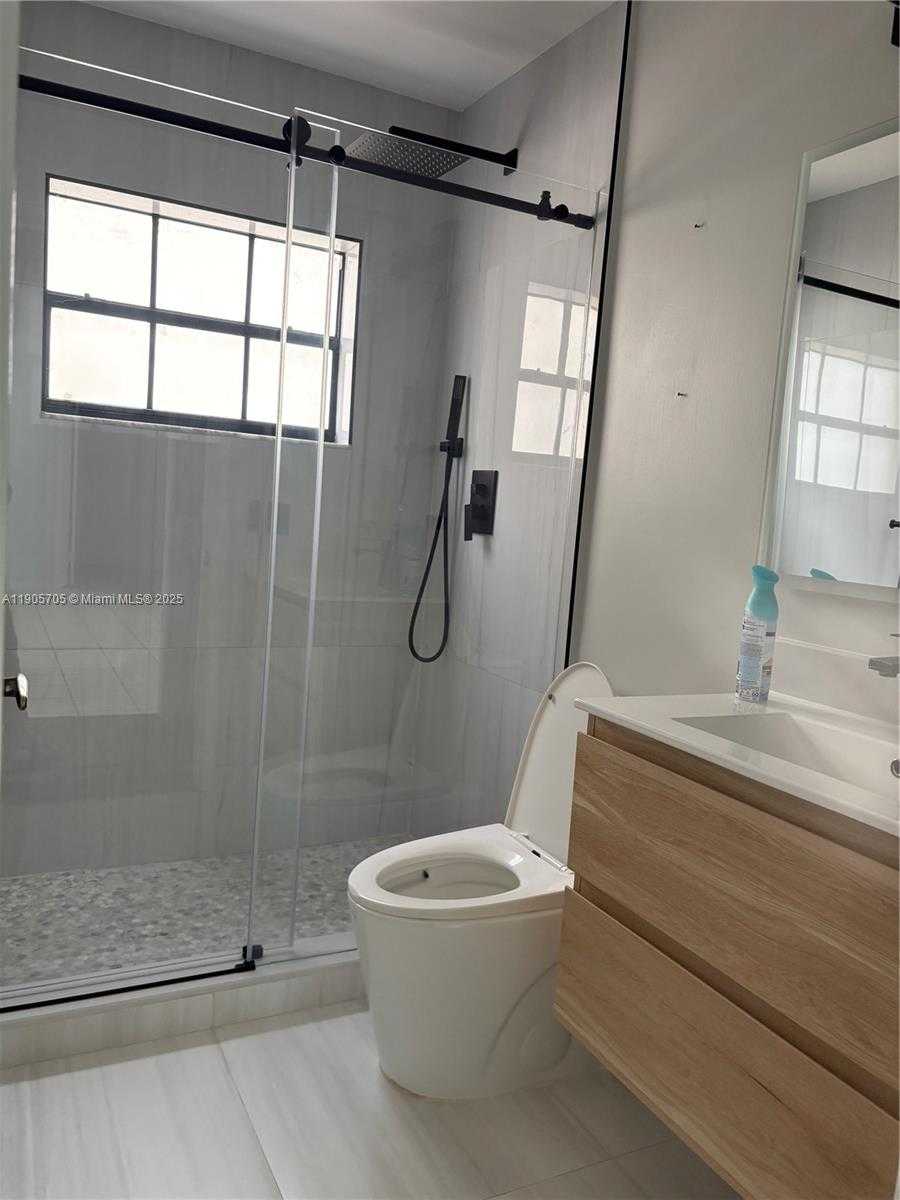 Small Image of 10572 NORTH WEST 51ST TER, Doral Number 31