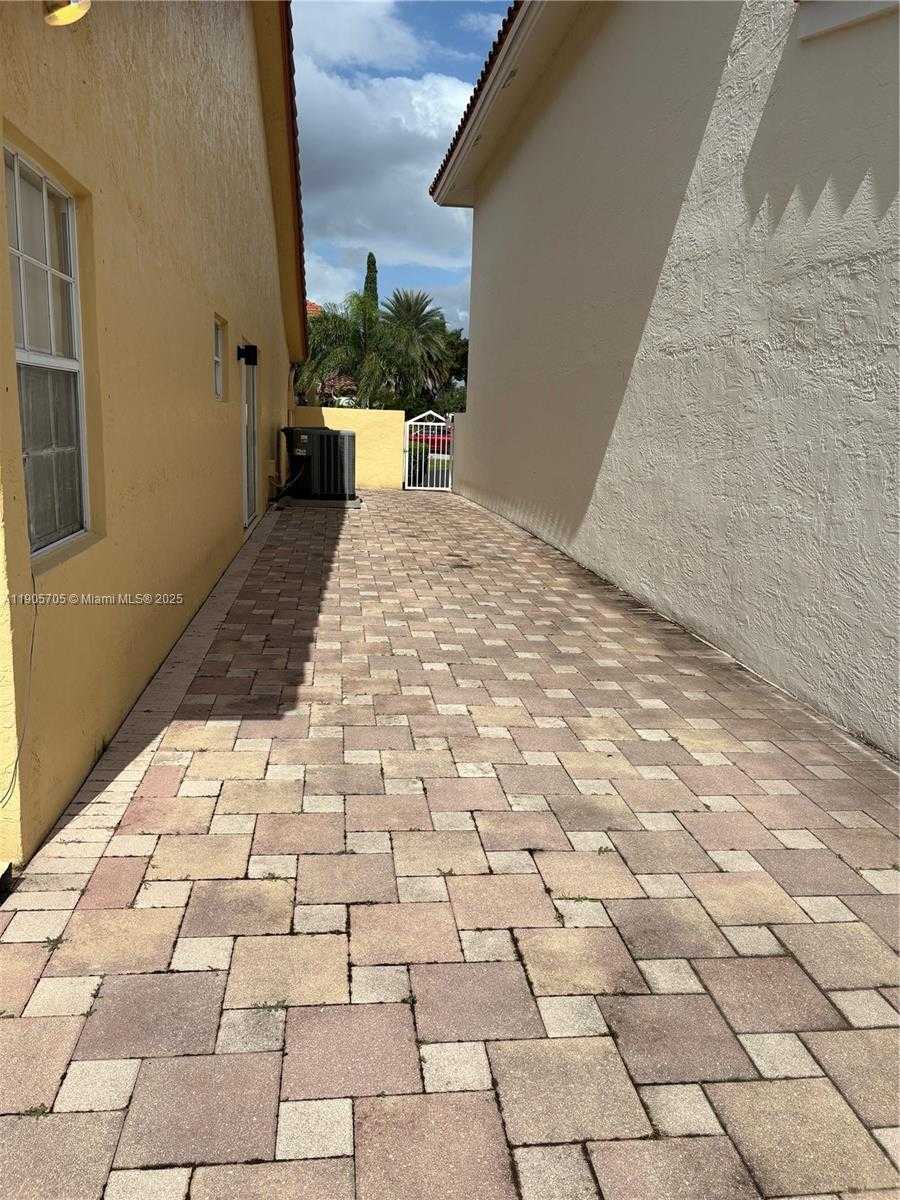 Small Image of 10572 NORTH WEST 51ST TER, Doral Number 37