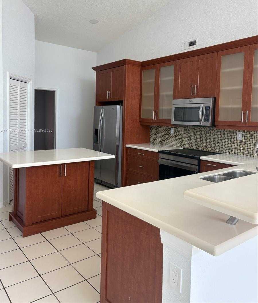 Small Image of 10572 NORTH WEST 51ST TER, Doral Number 8