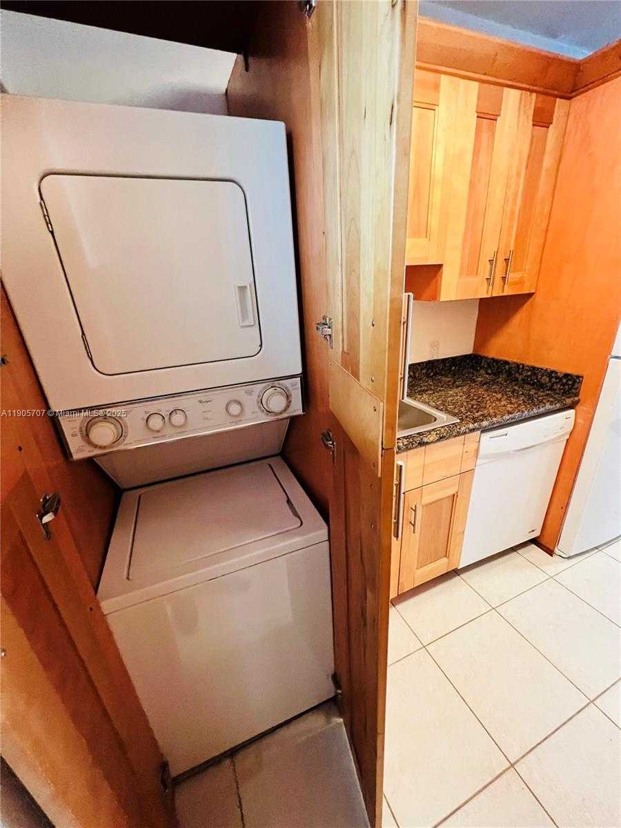 Small Image of 2033 CALAIS DR #8, Miami Beach Number 15