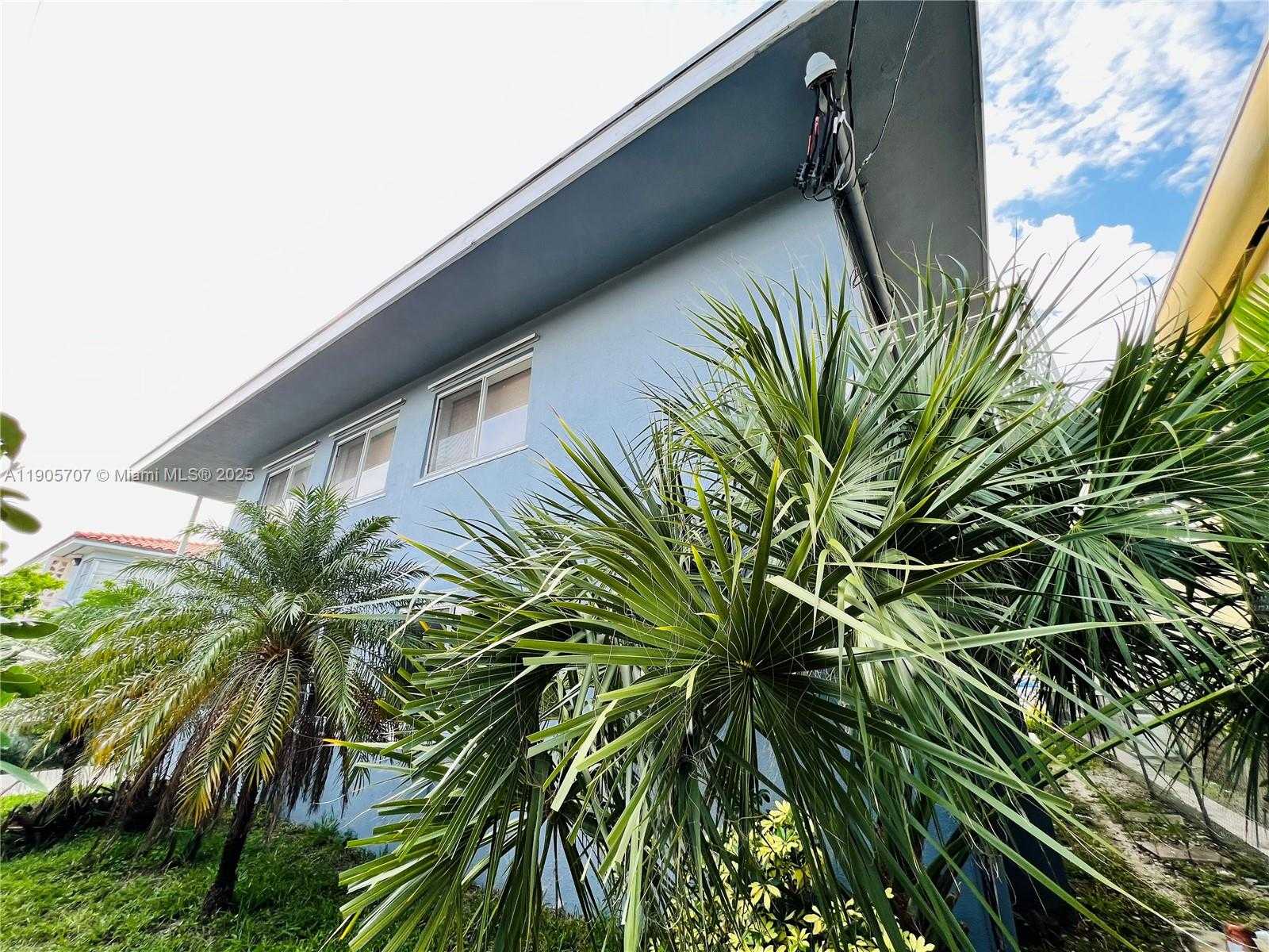 Small Image of 2033 CALAIS DR #8, Miami Beach Number 19