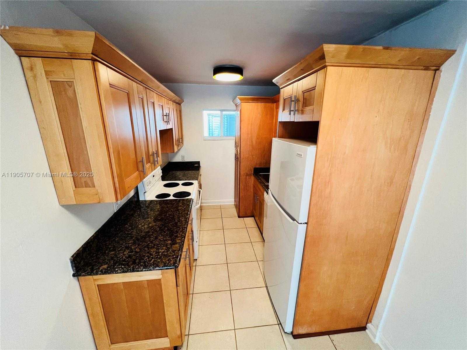 Small Image of 2033 CALAIS DR #8, Miami Beach Number 6