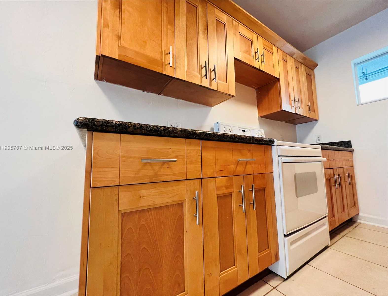 Small Image of 2033 CALAIS DR #8, Miami Beach Number 7