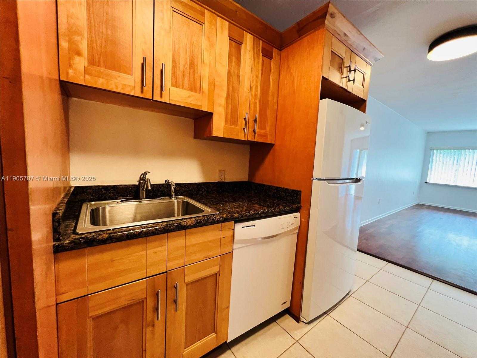 Small Image of 2033 CALAIS DR #8, Miami Beach Number 8