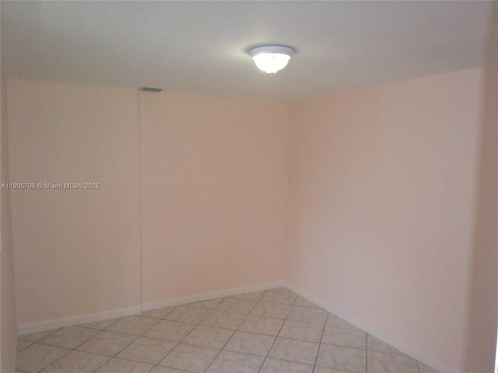 Small Image of 734 SW 5 #1, Hallandale Beach Number 4