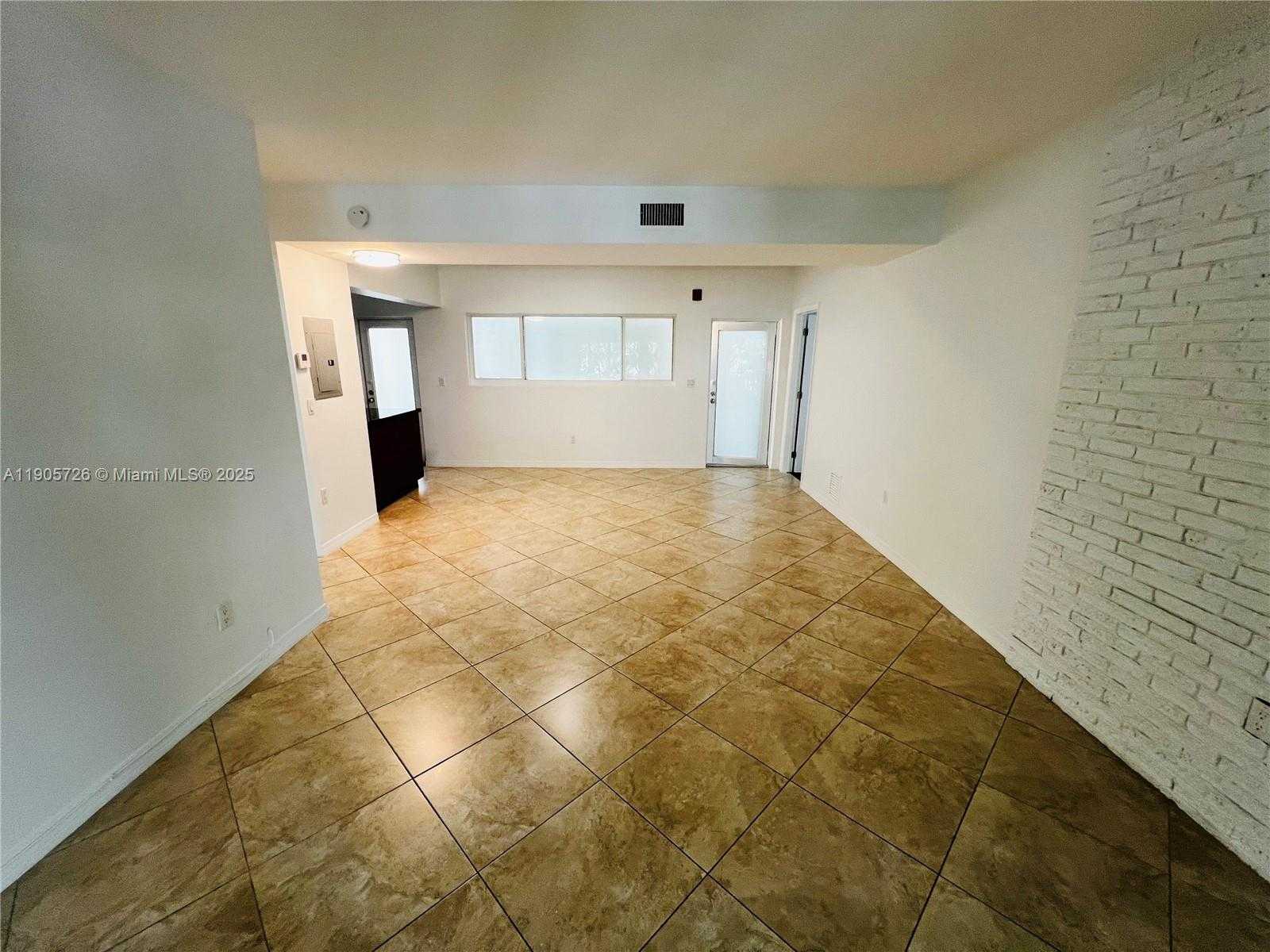 Small Image of 946 BAY DR #2, Miami Beach Number 10