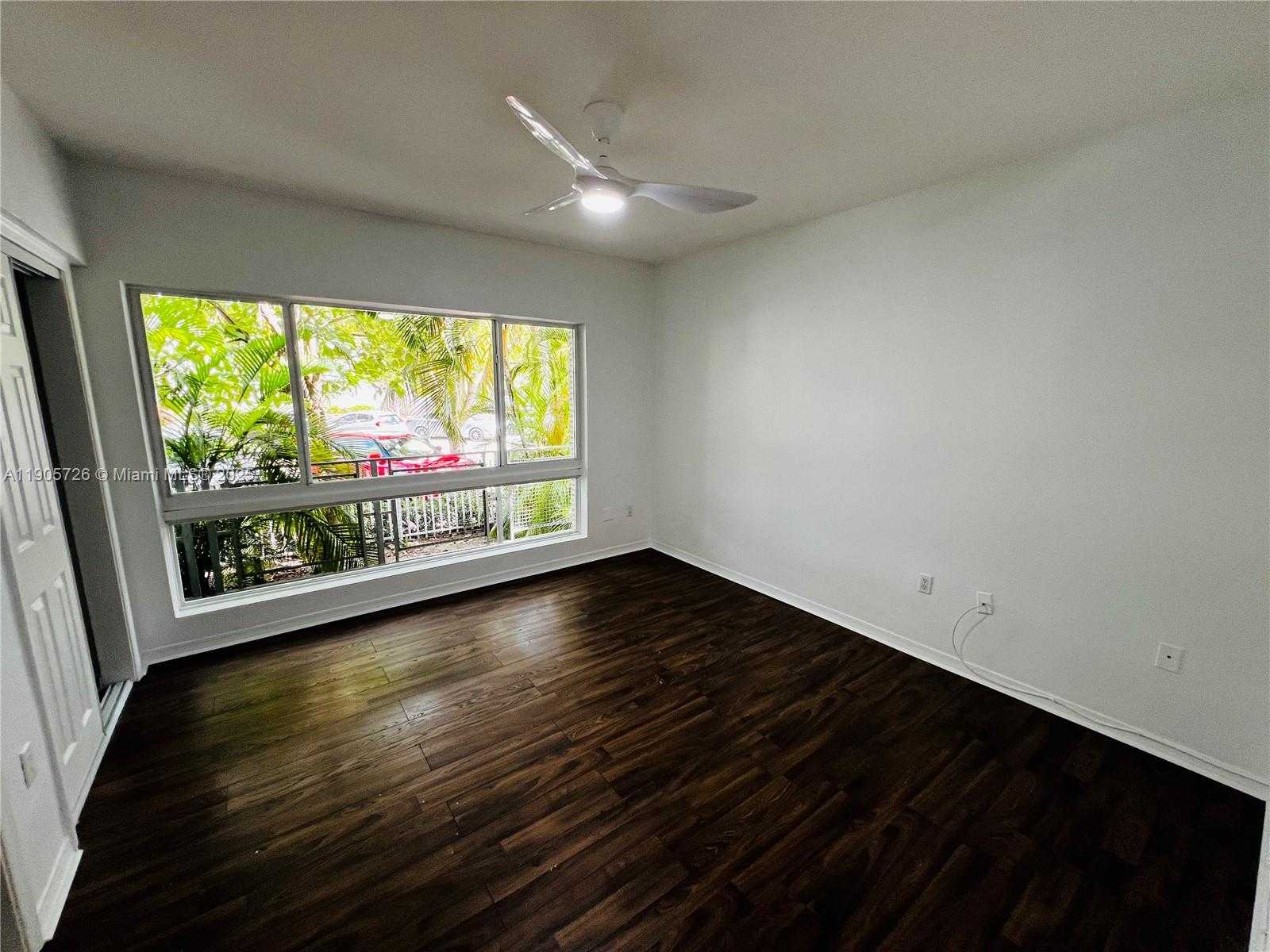 Small Image of 946 BAY DR #2, Miami Beach Number 11