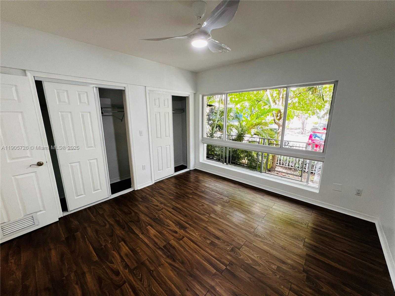 Small Image of 946 BAY DR #2, Miami Beach Number 12