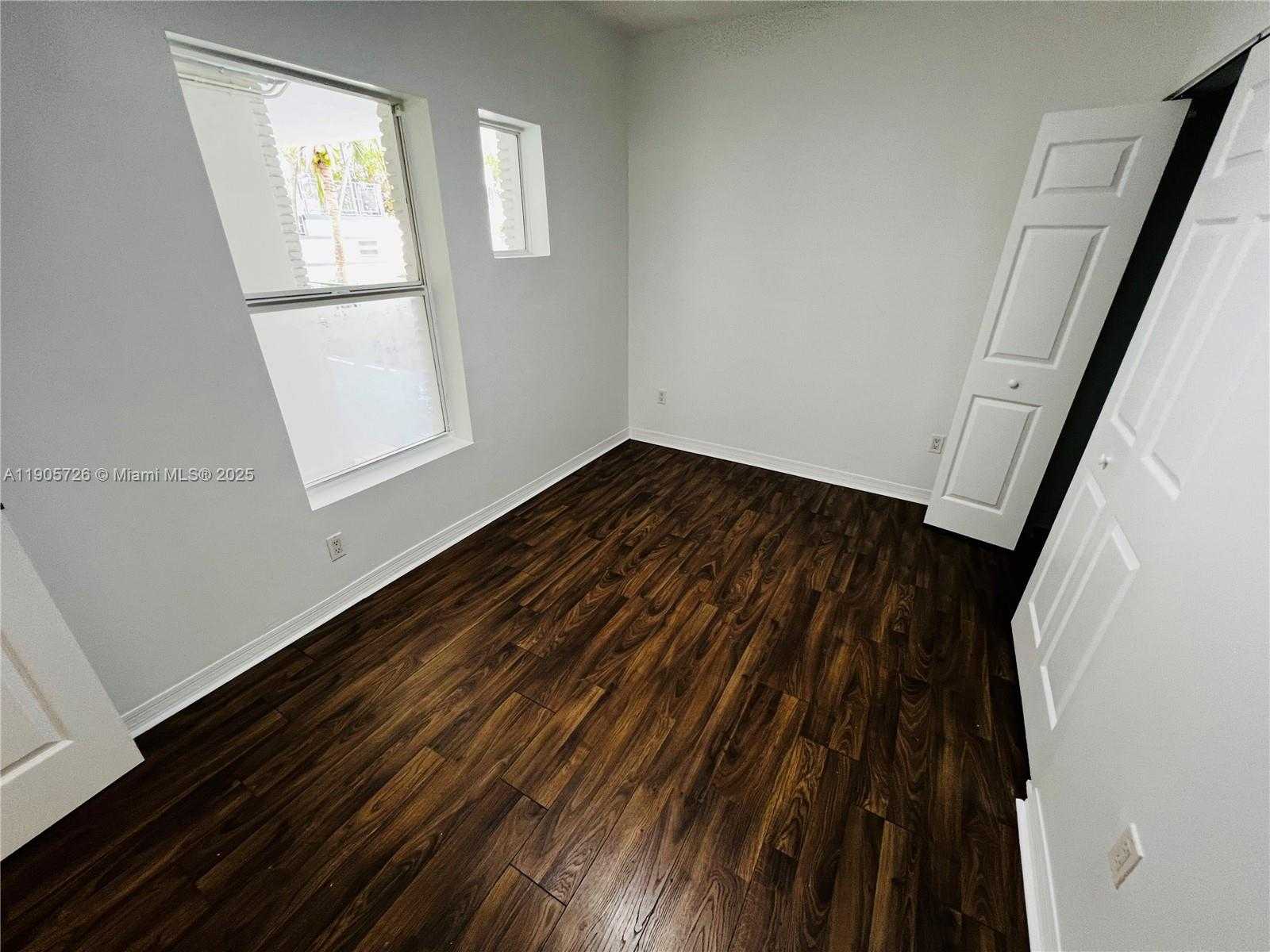 Small Image of 946 BAY DR #2, Miami Beach Number 16