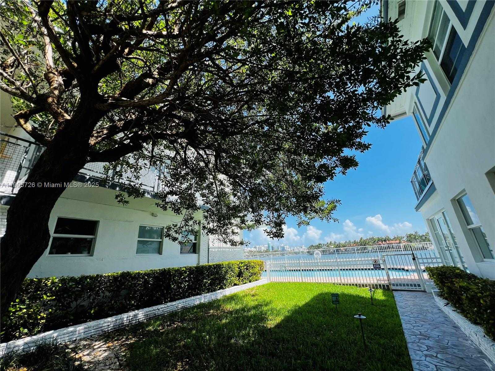 Small Image of 946 BAY DR #2, Miami Beach Number 19