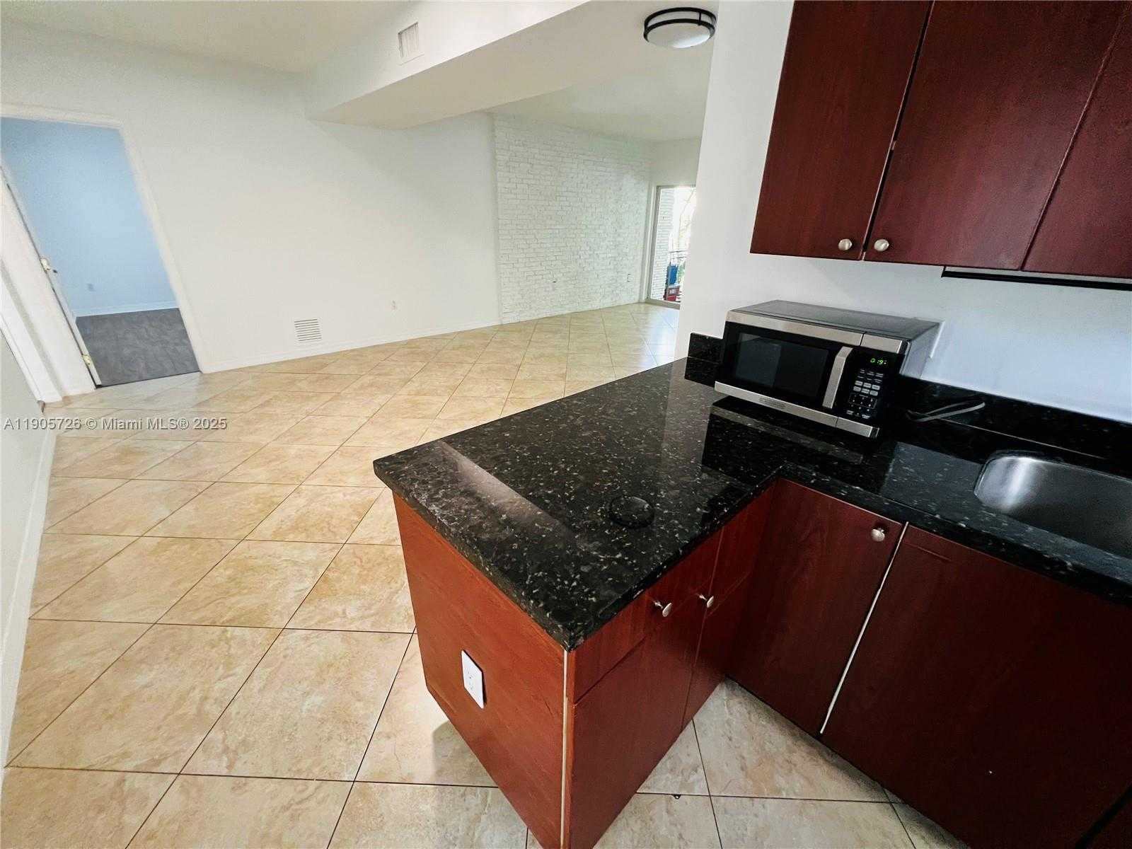Small Image of 946 BAY DR #2, Miami Beach Number 8