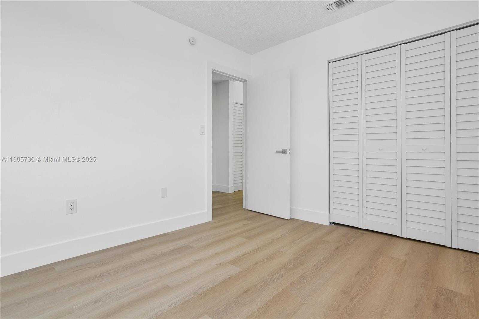 Small Image of 8501 NORTH WEST 191ST ST #8501, Hialeah Number 20