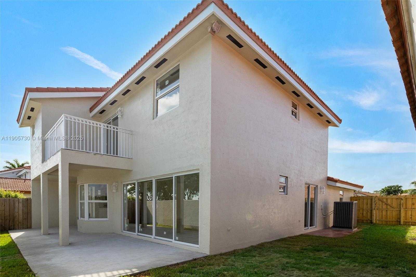 Small Image of 8501 NORTH WEST 191ST ST #8501, Hialeah Number 31