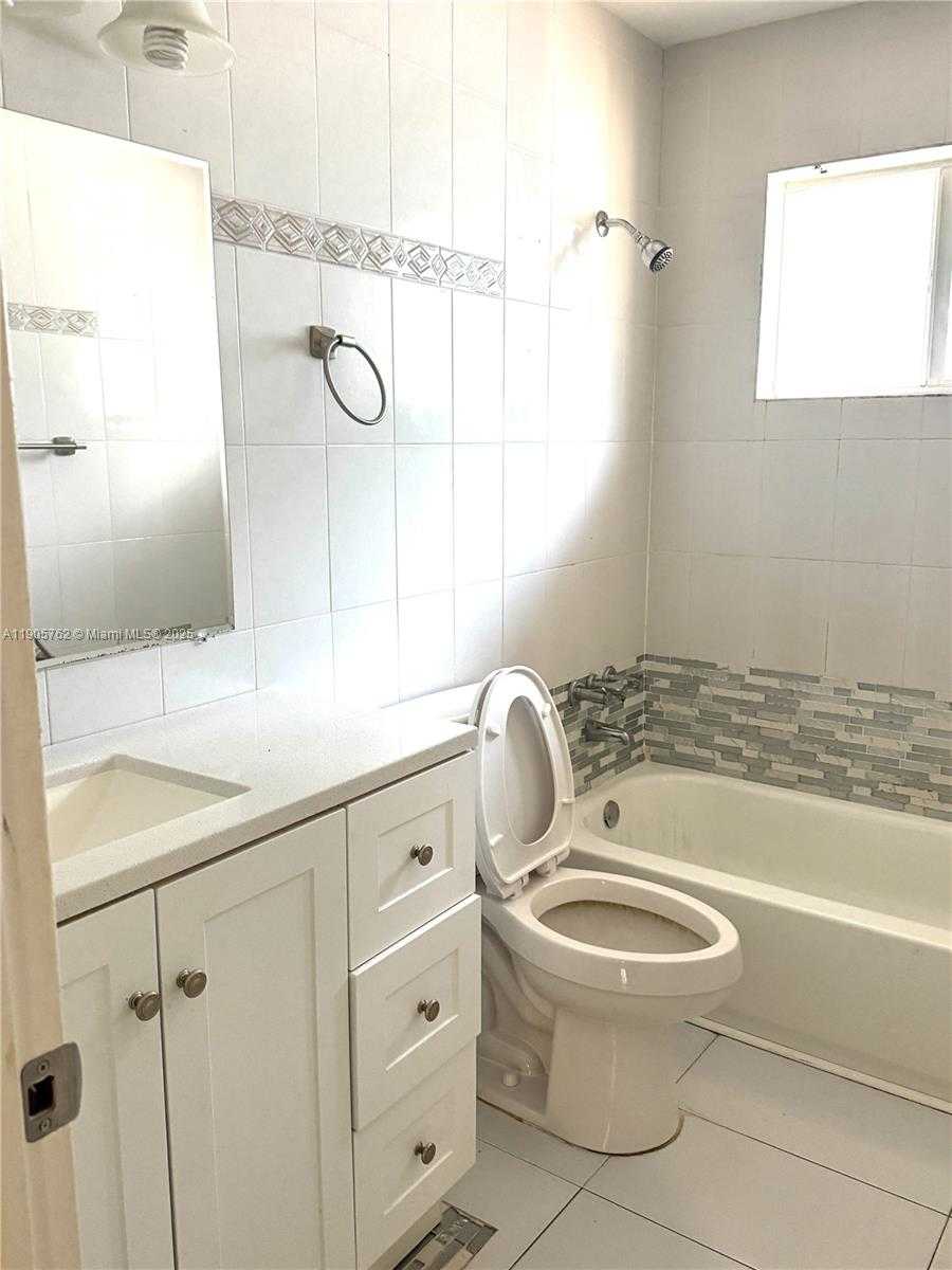 Small Image of 1945 PIERCE ST #1, Hollywood Number 10