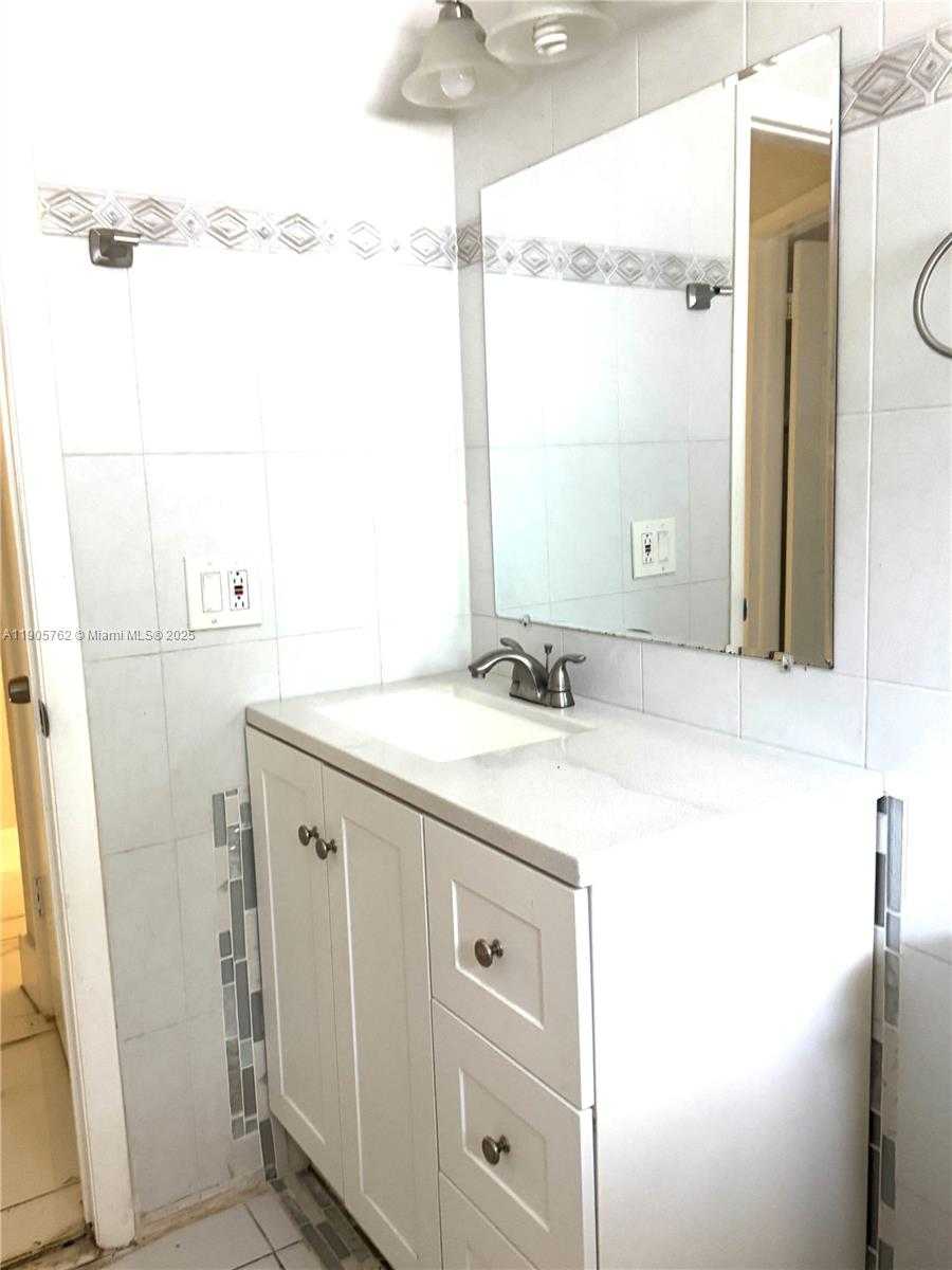 Small Image of 1945 PIERCE ST #1, Hollywood Number 11