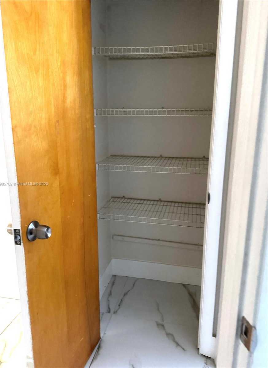 Small Image of 1945 PIERCE ST #1, Hollywood Number 12