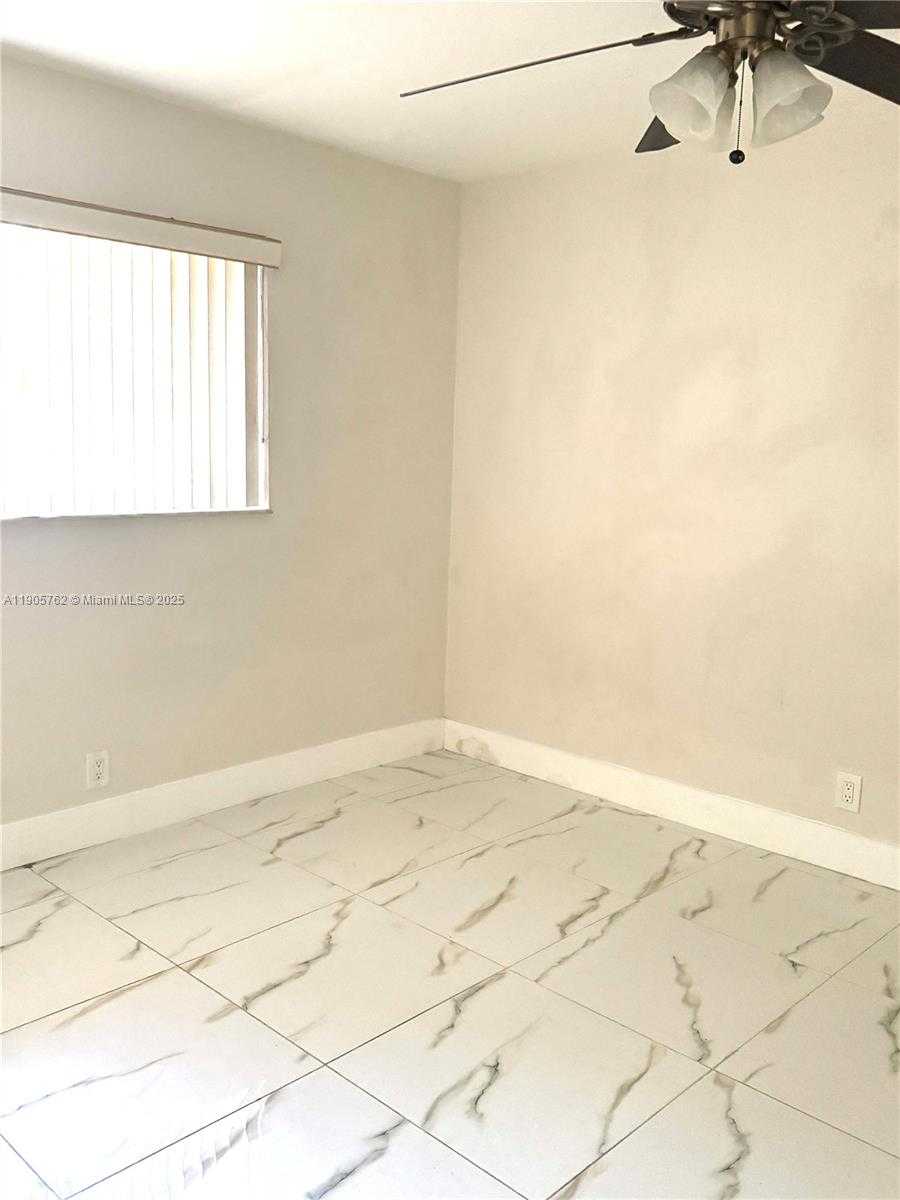 Small Image of 1945 PIERCE ST #1, Hollywood Number 13