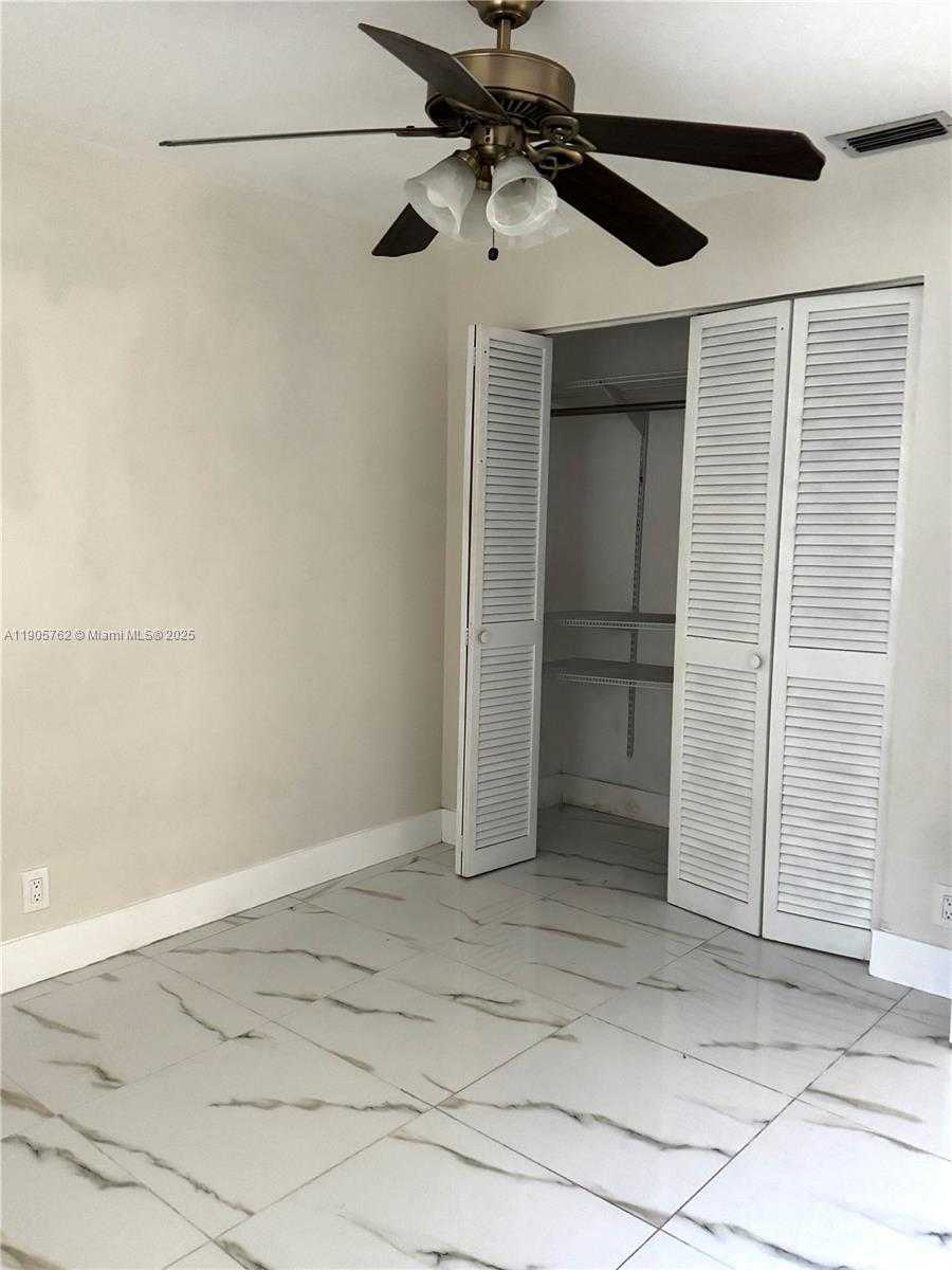 Small Image of 1945 PIERCE ST #1, Hollywood Number 14