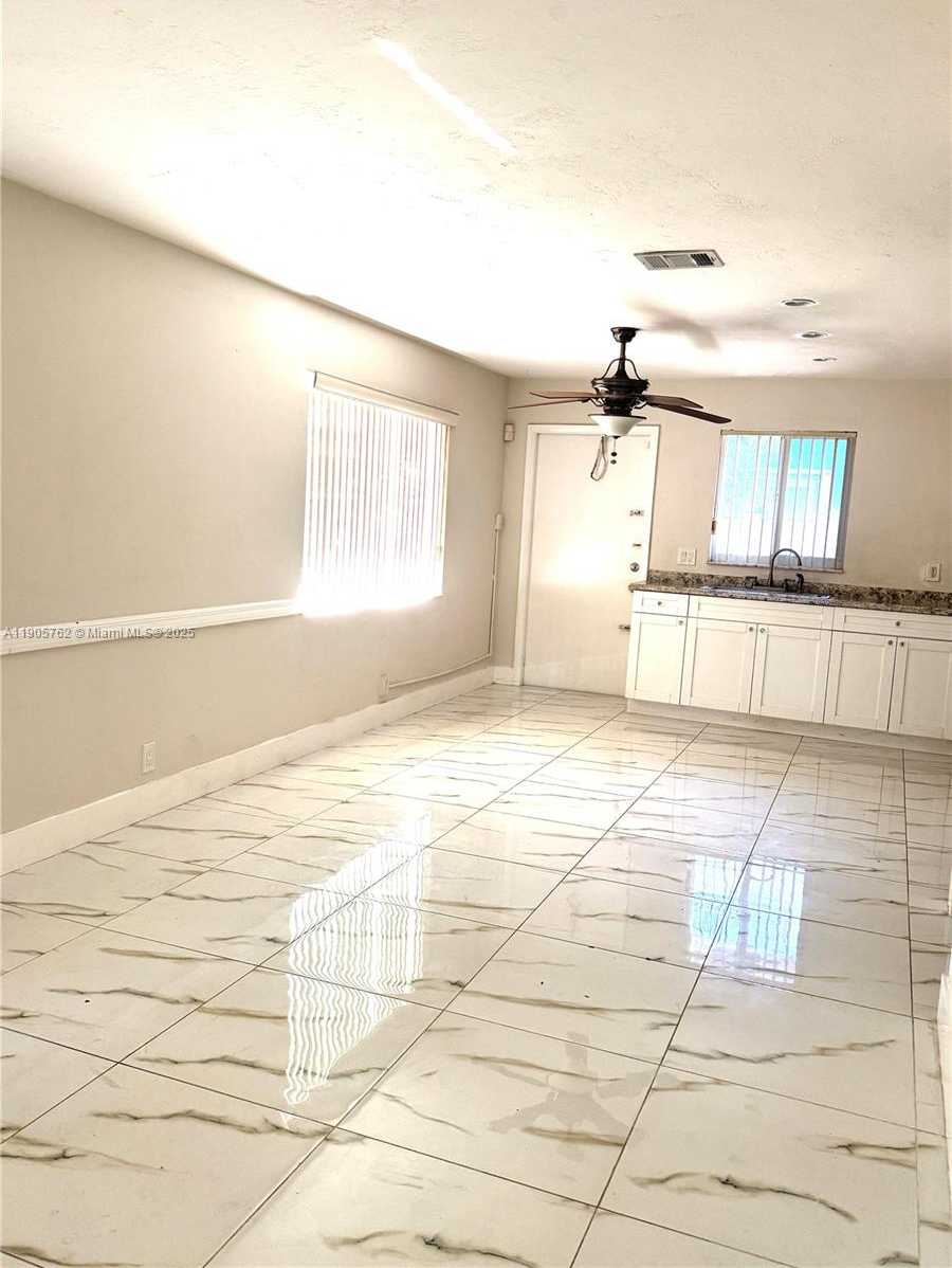 Small Image of 1945 PIERCE ST #1, Hollywood Number 2