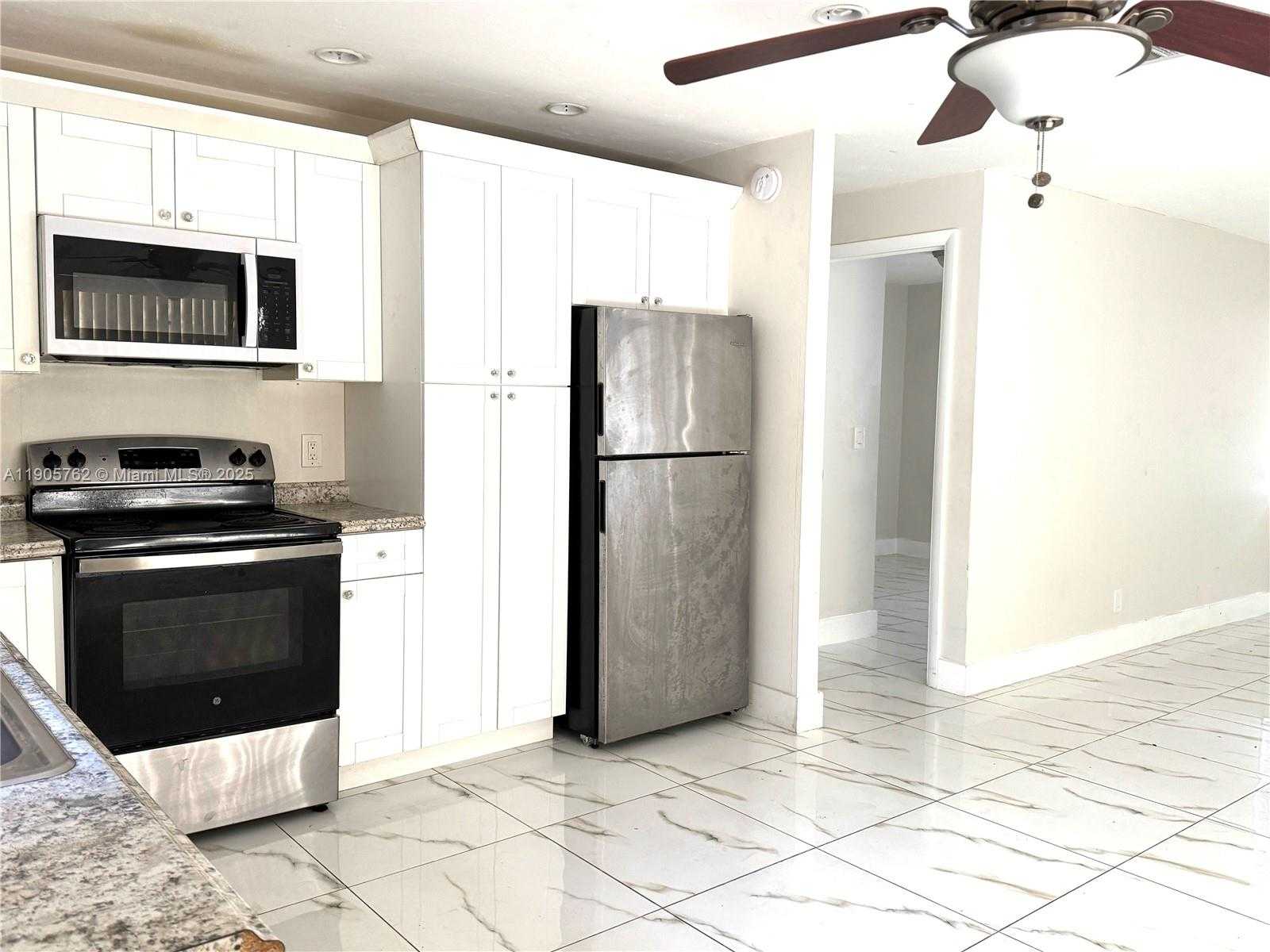 Small Image of 1945 PIERCE ST #1, Hollywood Number 3