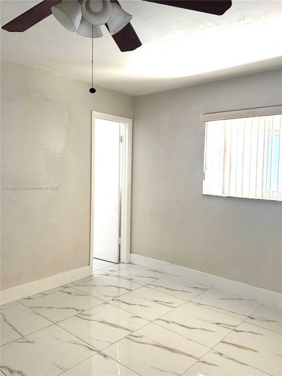 Small Image of 1945 PIERCE ST #1, Hollywood Number 5