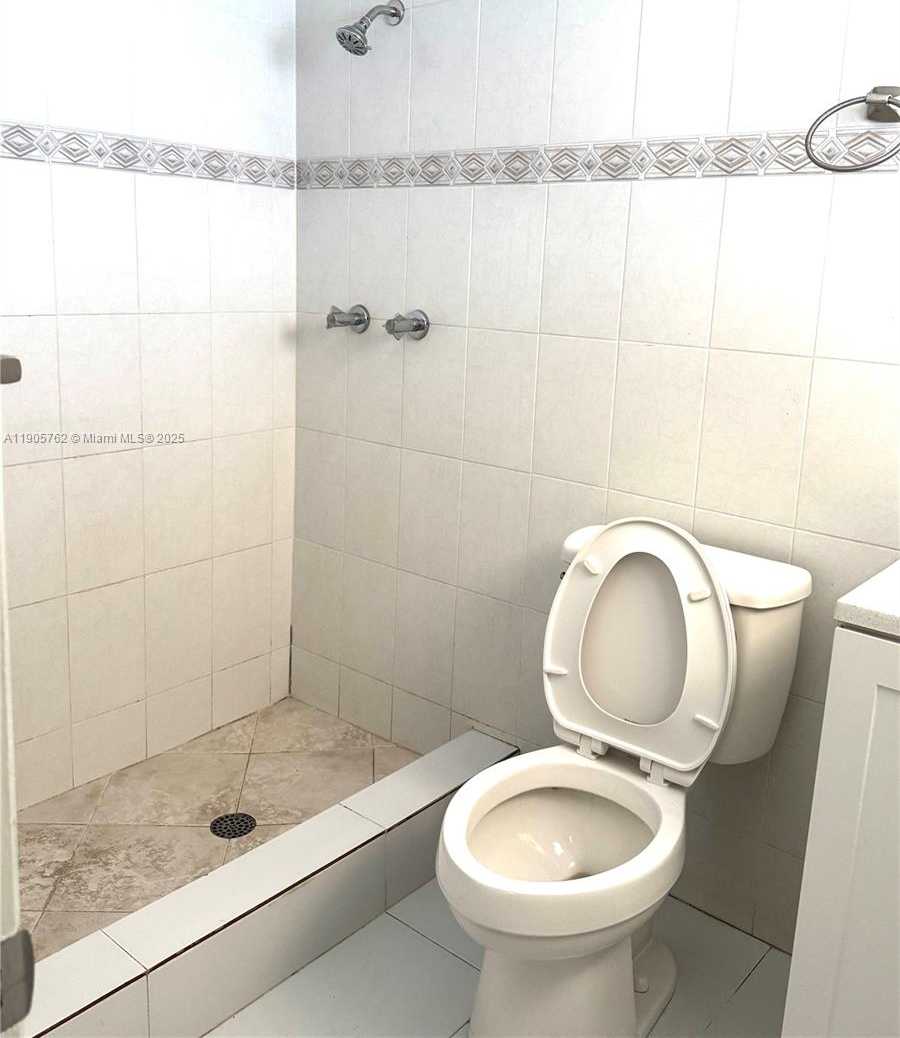 Small Image of 1945 PIERCE ST #1, Hollywood Number 7