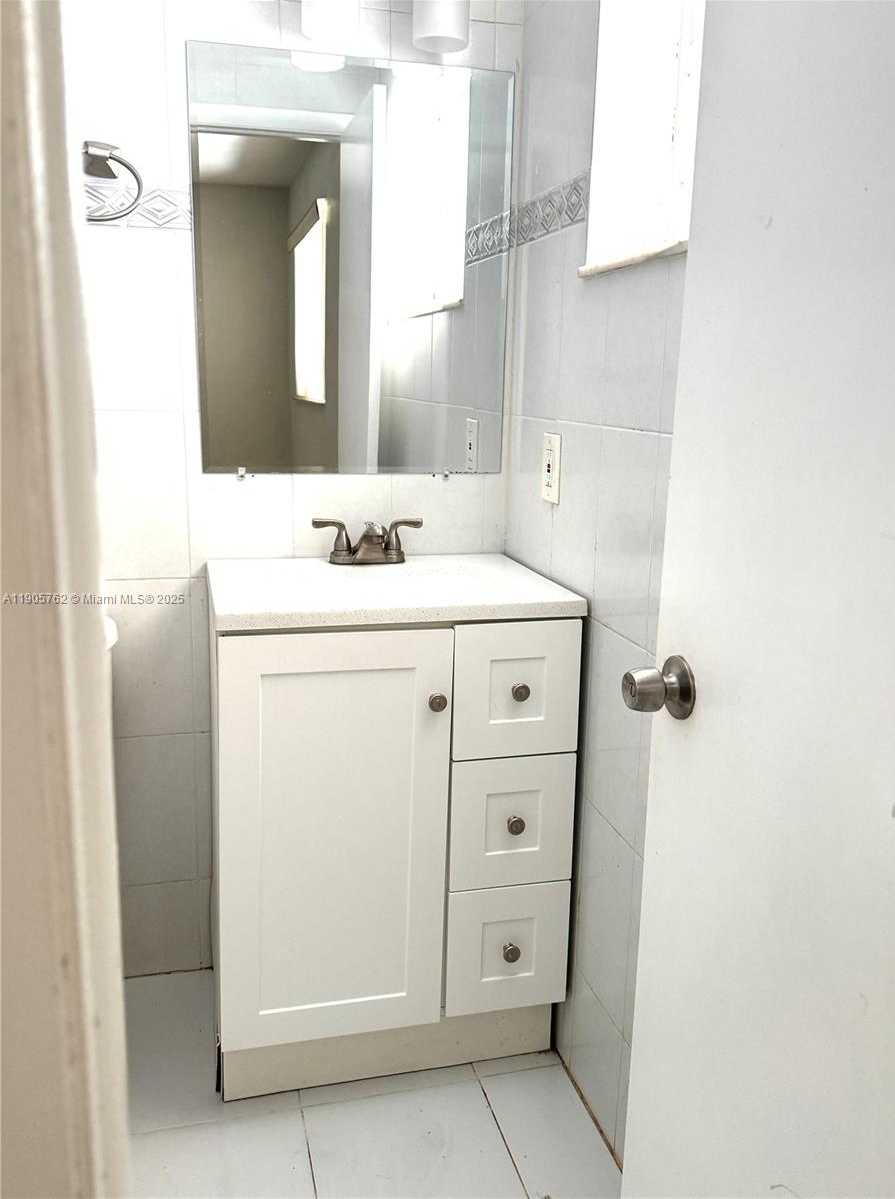 Small Image of 1945 PIERCE ST #1, Hollywood Number 8