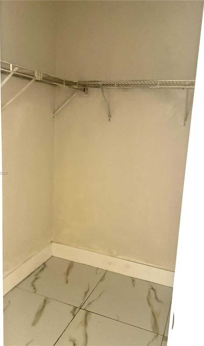 Small Image of 1945 PIERCE ST #1, Hollywood Number 9