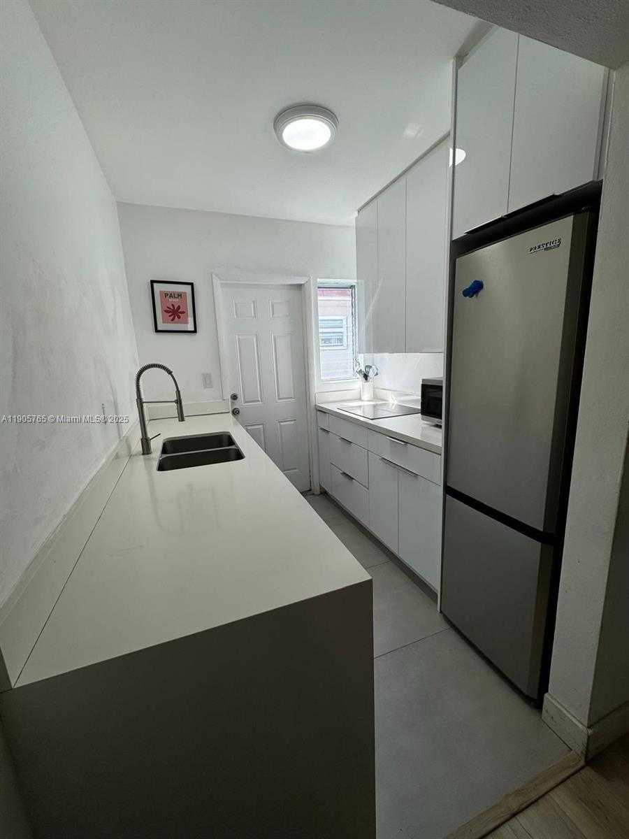 Small Image of 543 MERIDIAN AVE #12, Miami Beach Number 5