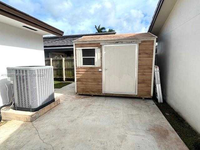 Small Image of 14526 SOUTH WEST 170TH ST, Miami Number 36