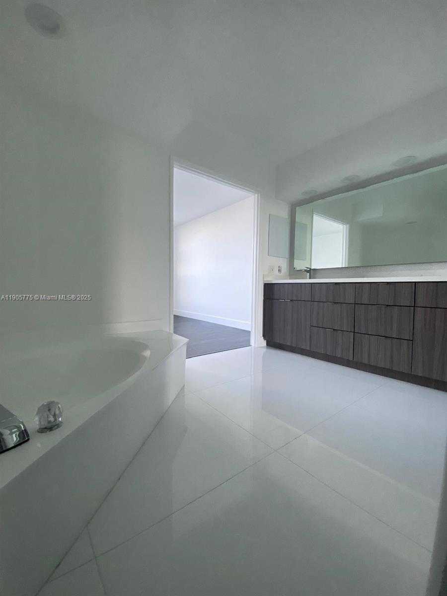 Small Image of 19101 MYSTIC POINTE DR #2306, Aventura Number 15