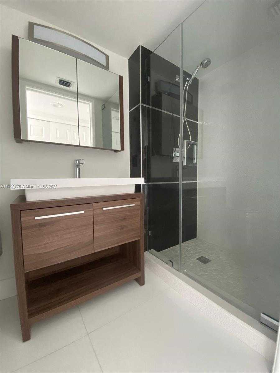 Small Image of 19101 MYSTIC POINTE DR #2306, Aventura Number 3