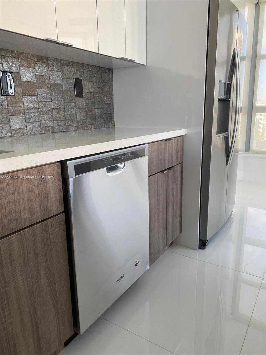 Small Image of 19101 MYSTIC POINTE DR #2306, Aventura Number 7