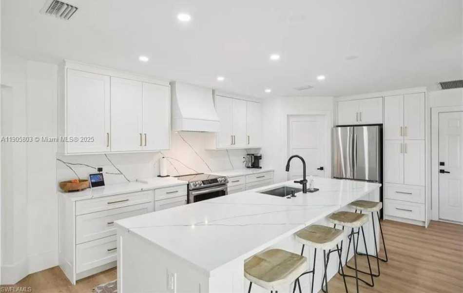 Small Image of 444 N BARFIELD DR, Marco Island Number 10