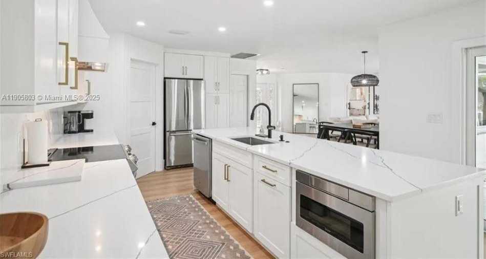 Small Image of 444 N BARFIELD DR, Marco Island Number 11