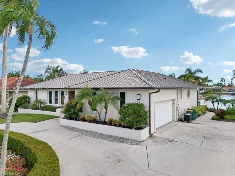 Small Image of 444 N BARFIELD DR, Marco Island Number 3