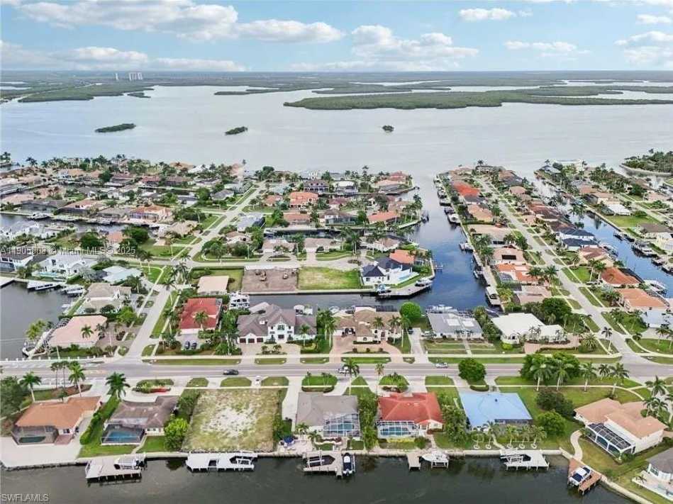 Small Image of 444 N BARFIELD DR, Marco Island Number 40